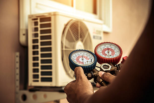 Professional Ductwork Repair technician working in Glencoe, FL